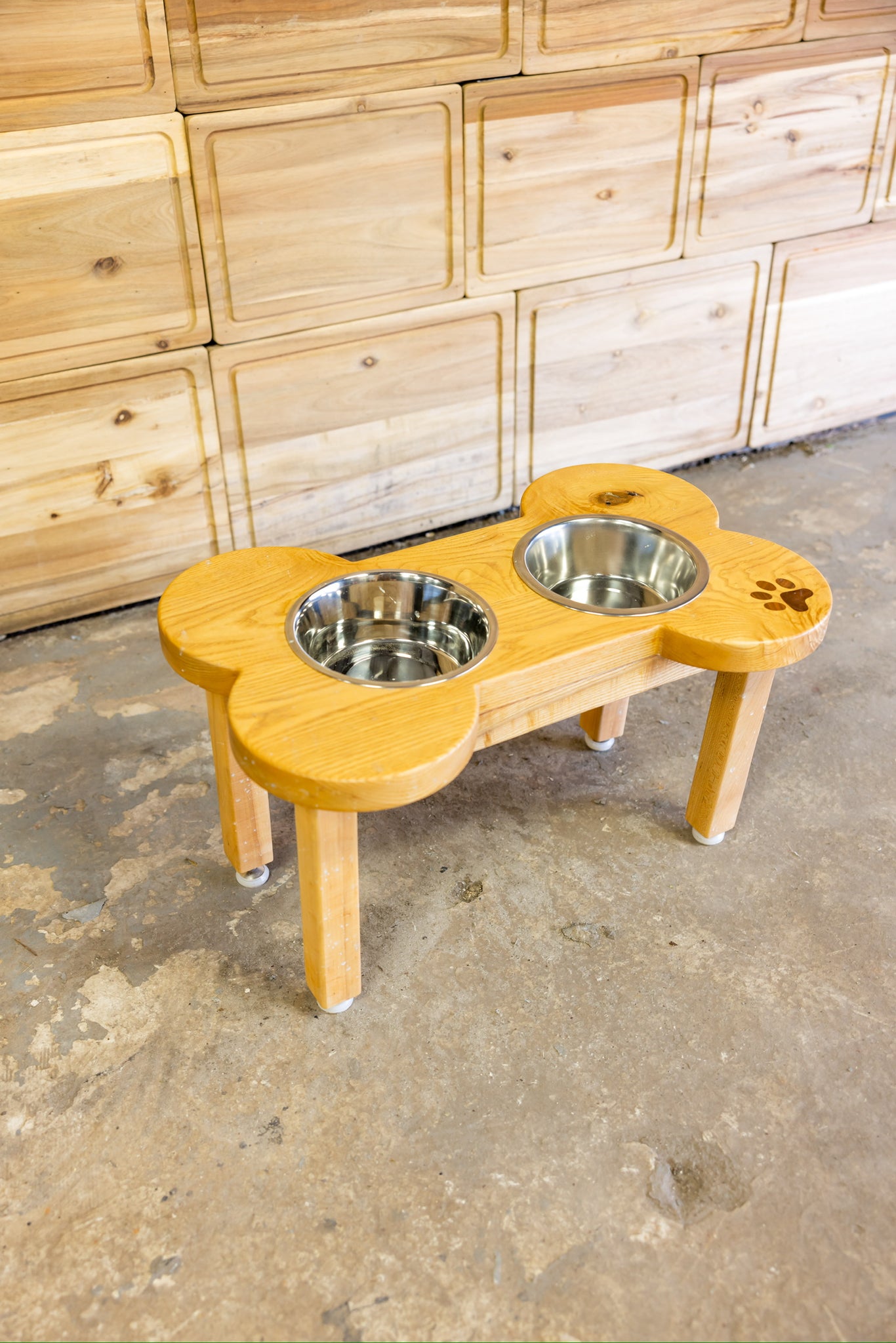 Blue Lacy Bone-Shaped Dog Feeding Station