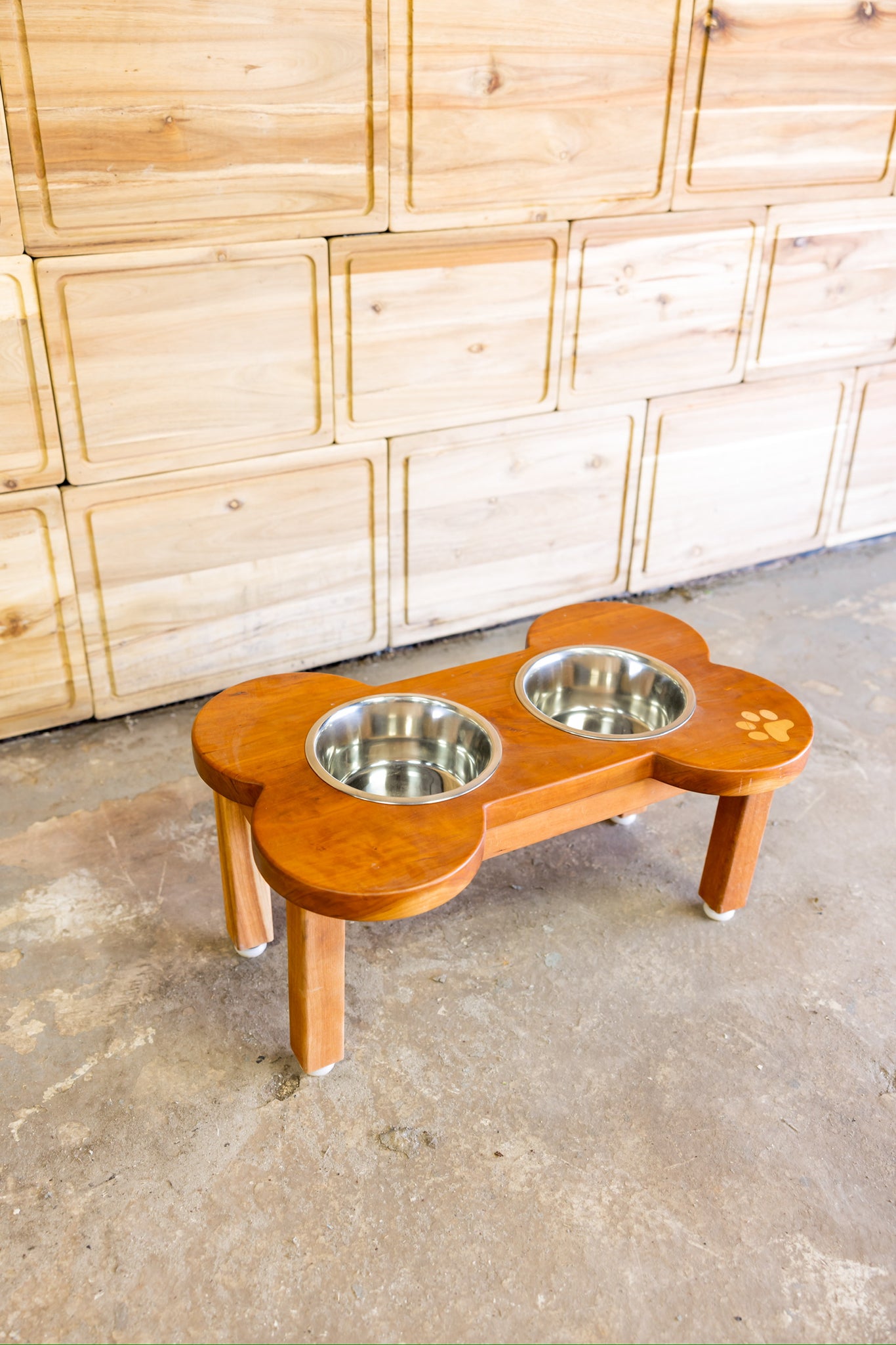 Blue Lacy Bone-Shaped Dog Feeding Station