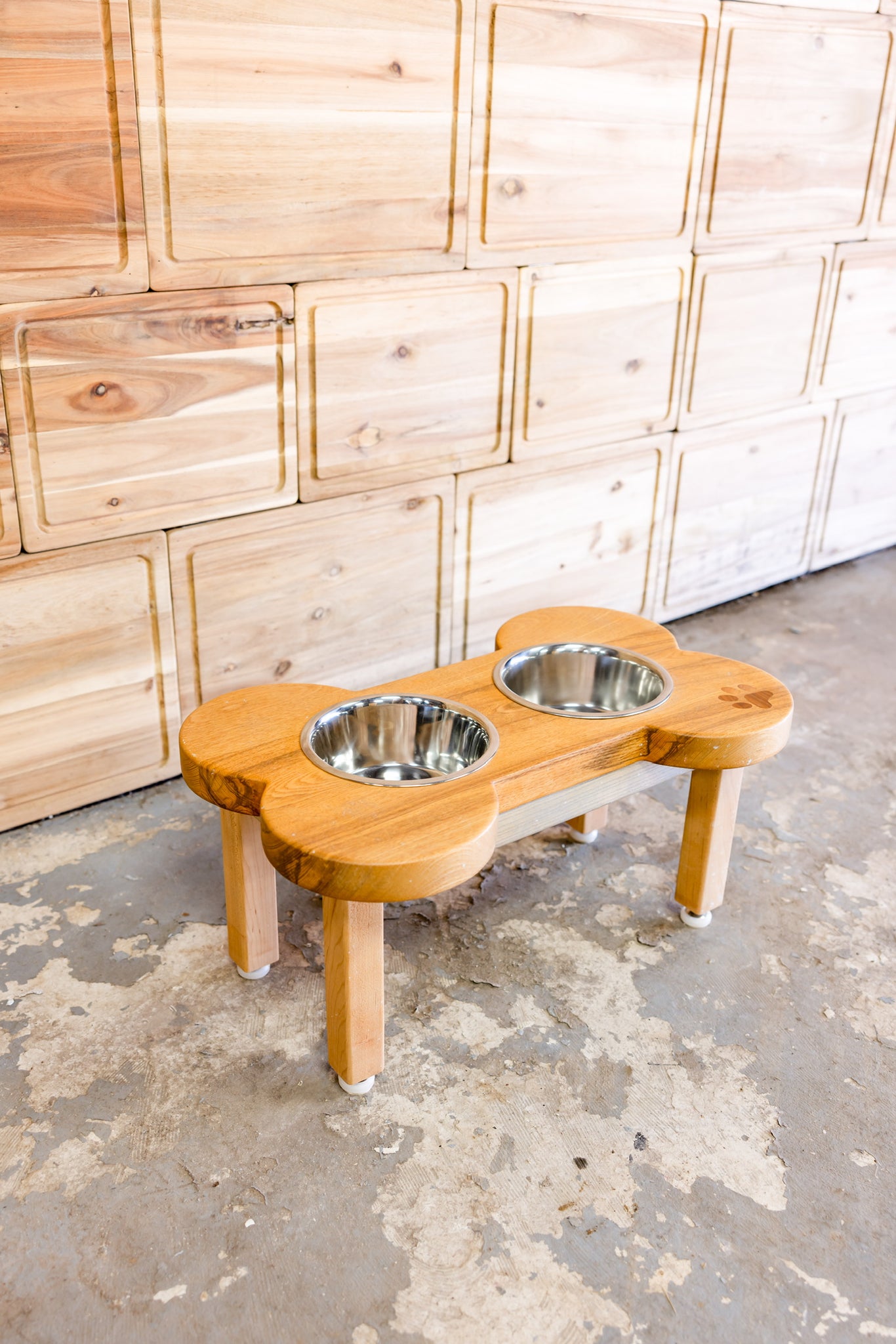 Blue Lacy Bone-Shaped Dog Feeding Station