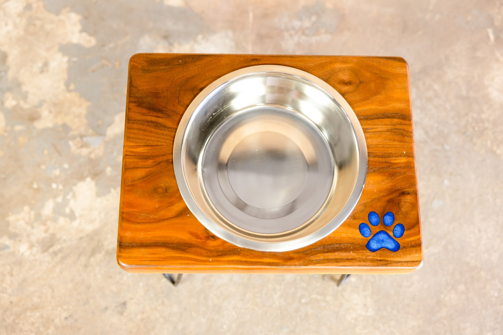 Lone Star Mid-Size Dog Feeding Station