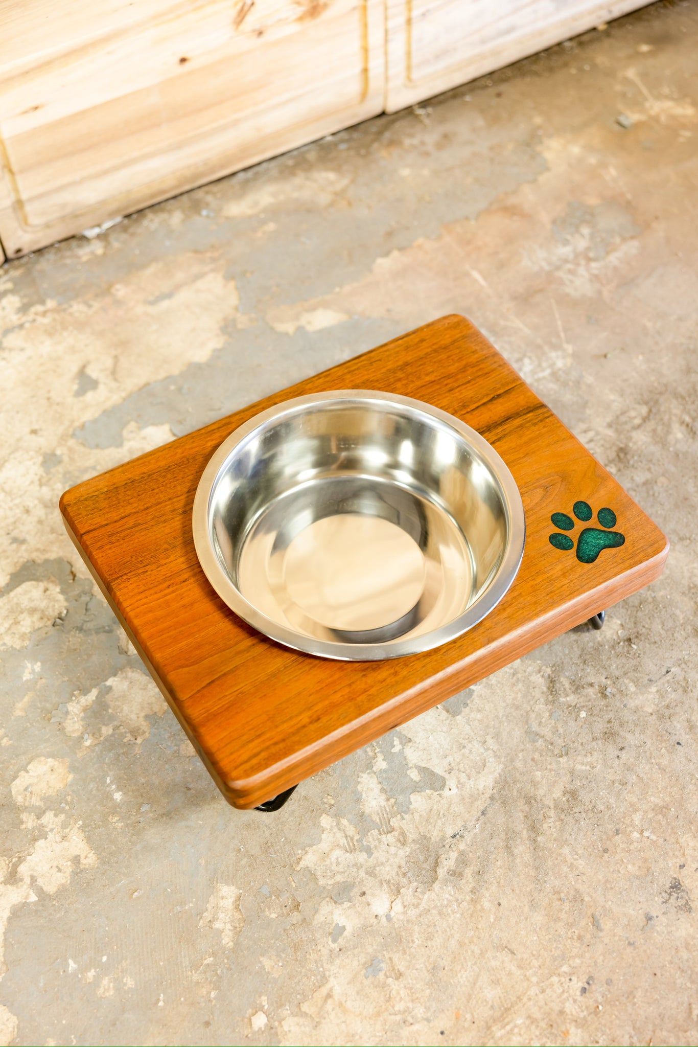 Lone Star Mid-Size Dog Feeding Station