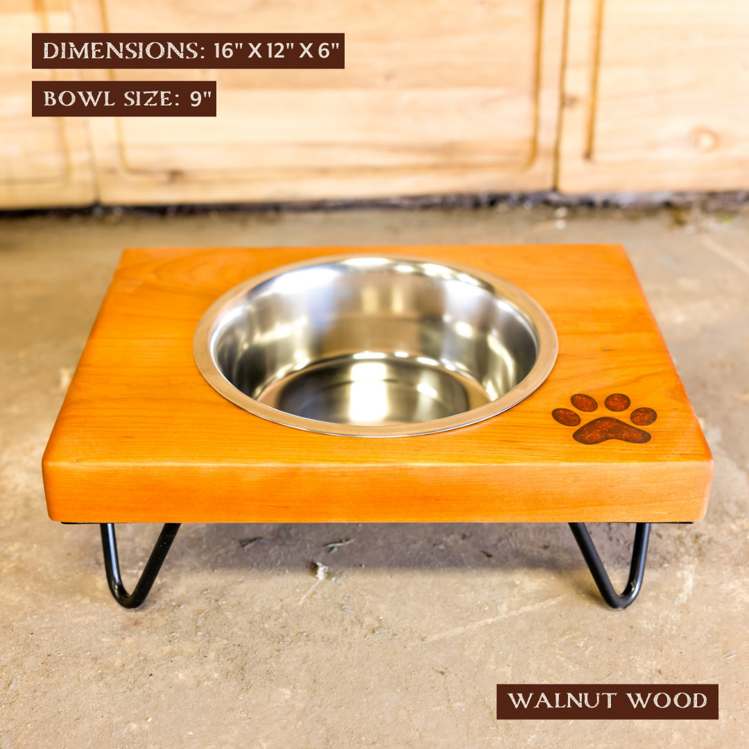 Lone Star Mid-Size Dog Feeding Station