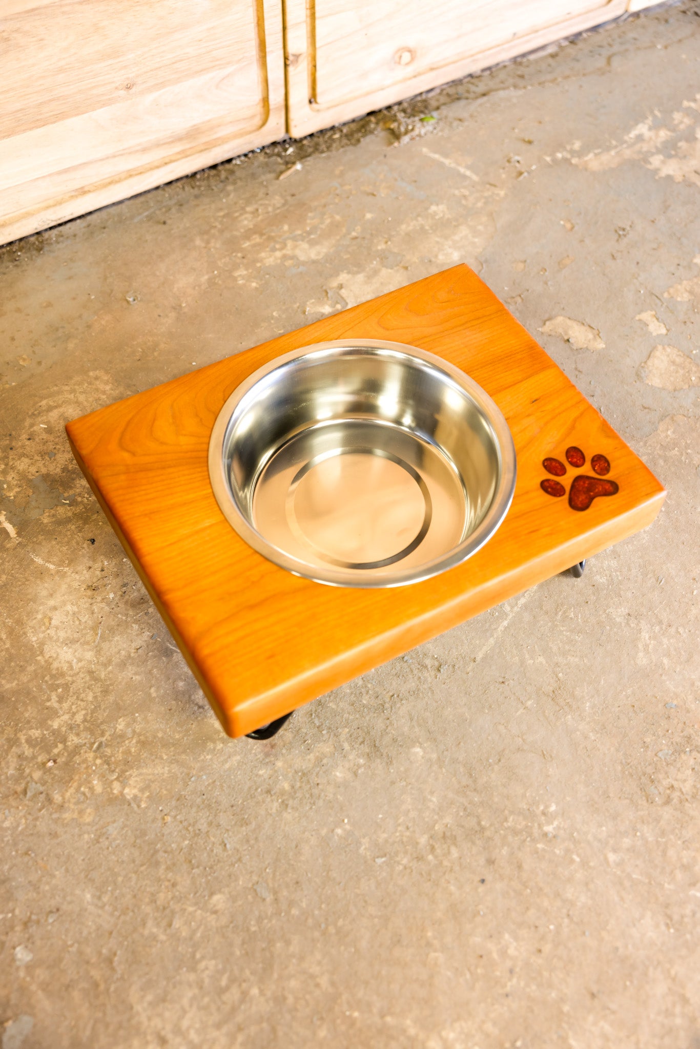 Lone Star Mid-Size Dog Feeding Station