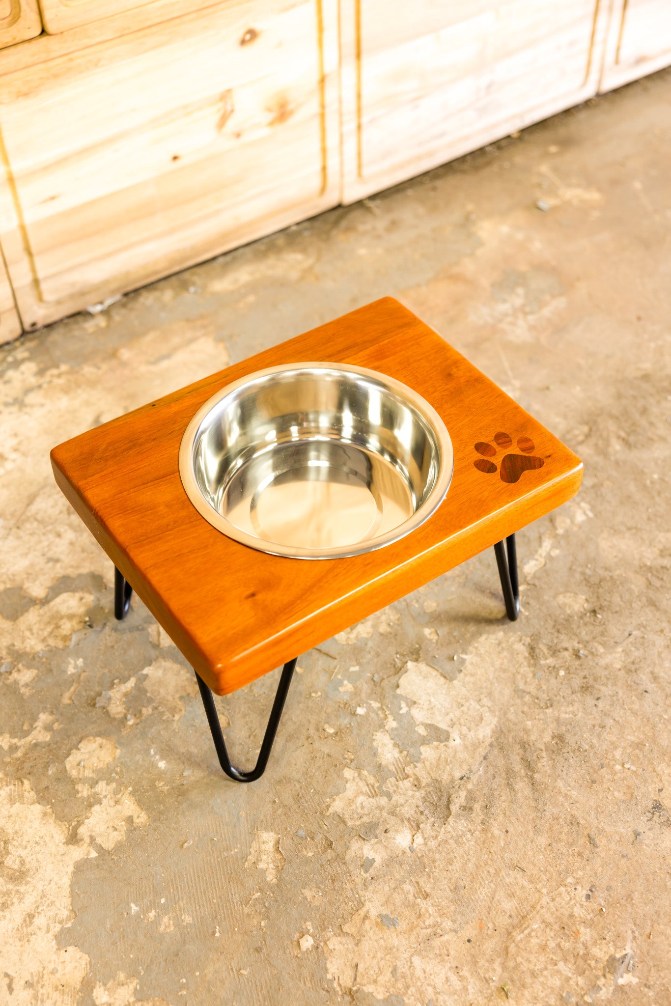 Lone Star Mid-Size Dog Feeding Station