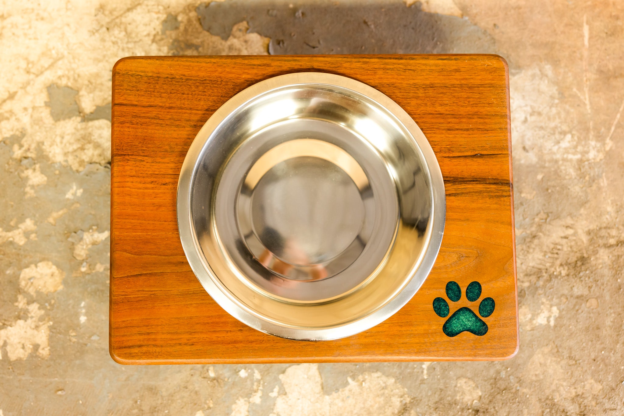 Lone Star Mid-Size Dog Feeding Station